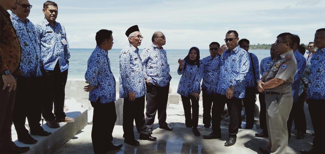 Bupati Yudas Sabaggalet mengarahkan kepala SKPD Pemkab Mentawai untuk mengambil peran masing-masing dalam pengembangan pariwisata